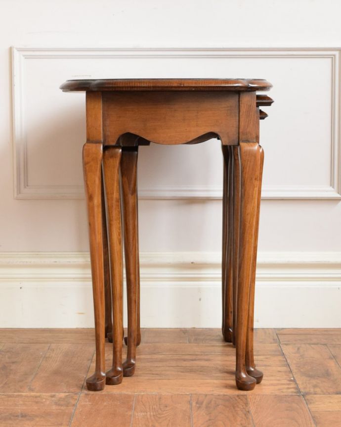 アンティークコーヒーテーブルの側面