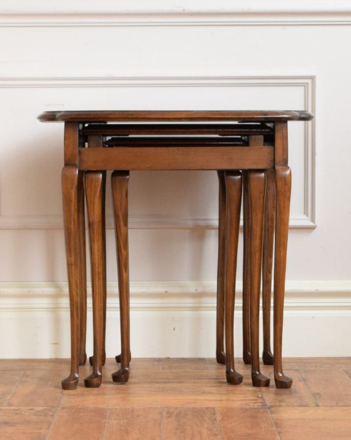 アンティークコーヒーテーブルの側面