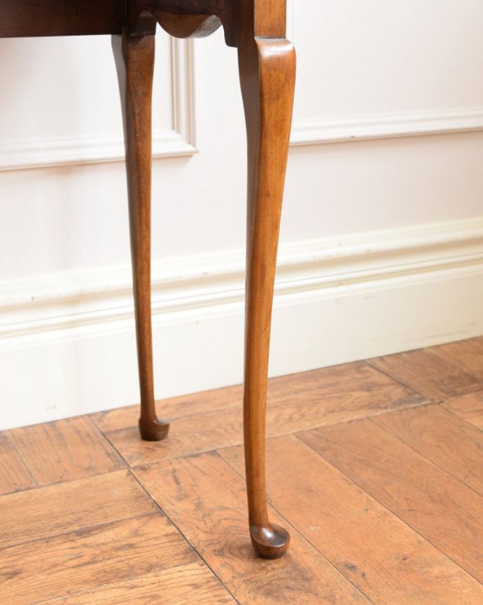 アンティークテーブルの脚