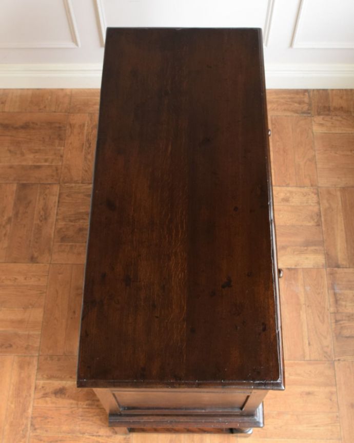 アンティークのチェスト　アンティーク家具　カップボード　天板にモノを置いても使えます。(q-2154-f)