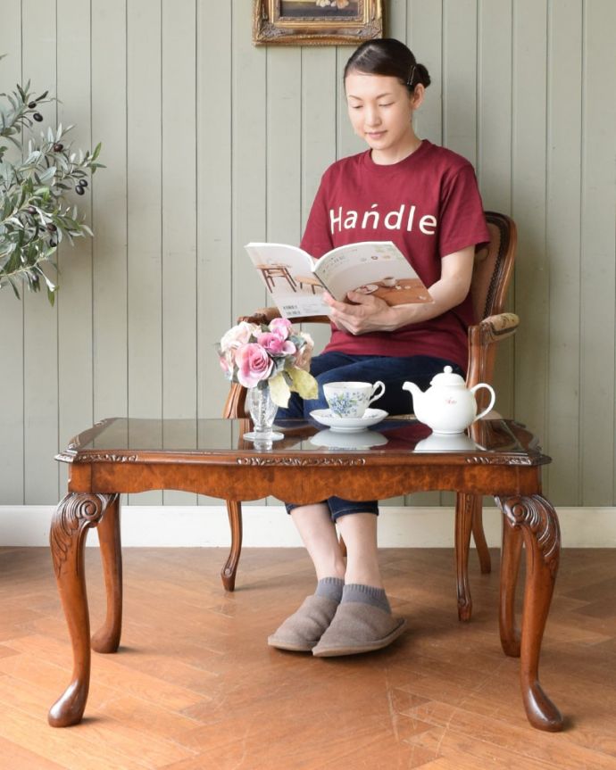 アンティークのテーブル　アンティーク家具　コーヒーテーブル　どんな場所にも似合う英国らしいコーヒーテーブル実用的に使える英国らしいアンティークのコーヒーテーブル。(q-2155-f)