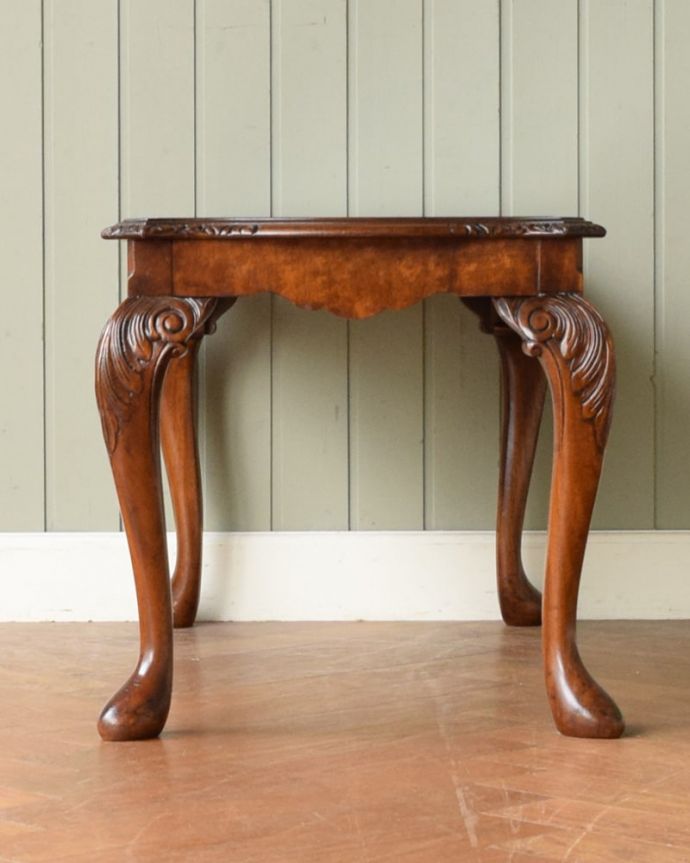 アンティークのテーブル　アンティーク家具　コーヒーテーブル　横から見た姿もステキ横から見るとこんな感じです。(q-2155-f)