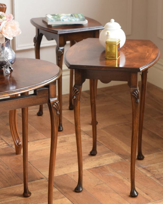 アンティークのテーブル アンティーク家具 ネストテーブル 一緒でも、バラバラでも使い方は自由自在のアンティーク。(q-2156-f)