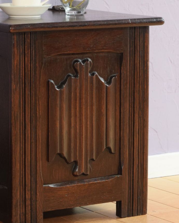 ブランケットボックス・収納ボックス アンティーク家具 コールボックス アンティークらしい彫りの美しさが魅力豪華な彫りの美しさがアンティークらしい雰囲気。(q-2158-f)