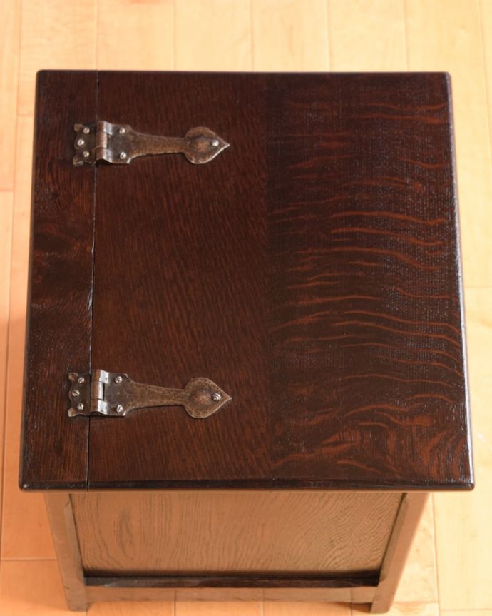 ブランケットボックス・収納ボックス アンティーク家具 コールボックス 天板もピカピカに仕上げました一番目立つ場所だから、修復の時、天板もキレイに仕上げました。(q-2158-f)