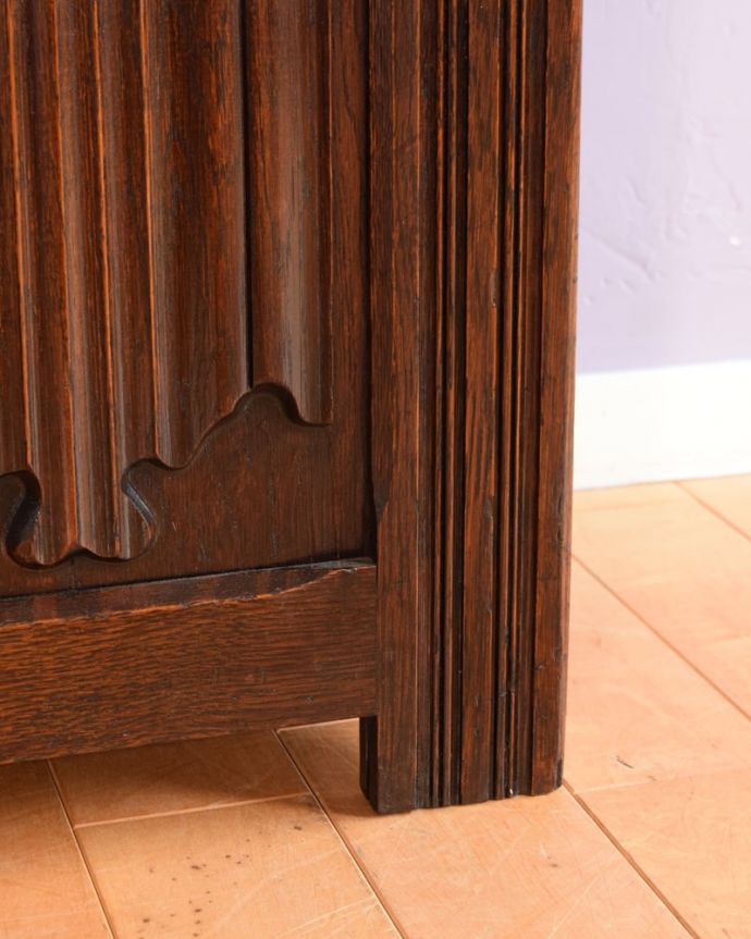 ブランケットボックス・収納ボックス アンティーク家具 コールボックス 女性1人でラクラク運べちゃう仕掛けHandleのアンティークは、脚の裏にフェルトキーパーをお付けしています。(q-2158-f)