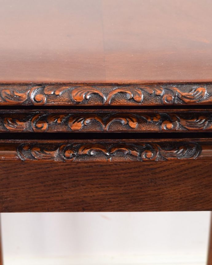 英国アンティークらしい装飾