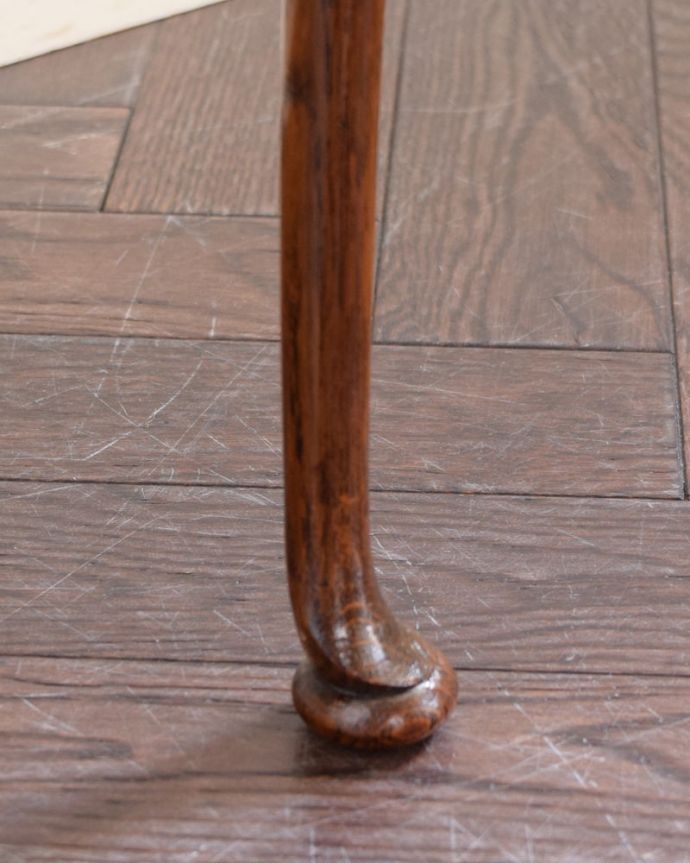 アンティークテーブルの脚