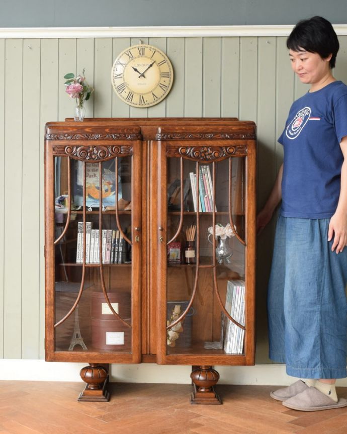 アンティークのキャビネット　アンティーク家具　ブックケース　お気に入りの本や雑貨や本を並べてみましょう。(q-2162-f)