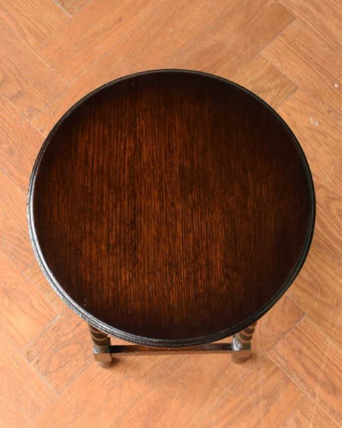 アンティークのテーブル　アンティーク家具　オケージョナルテーブル　キレイに修復しましたやっぱり気になるテーブルの天板。(q-2165-f)