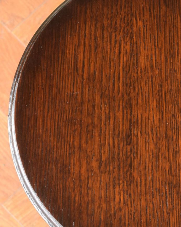 アンティークのテーブル　アンティーク家具　オケージョナルテーブル　近づいて見てみると･･･天板を見てみるとこんな感じです。(q-2165-f)