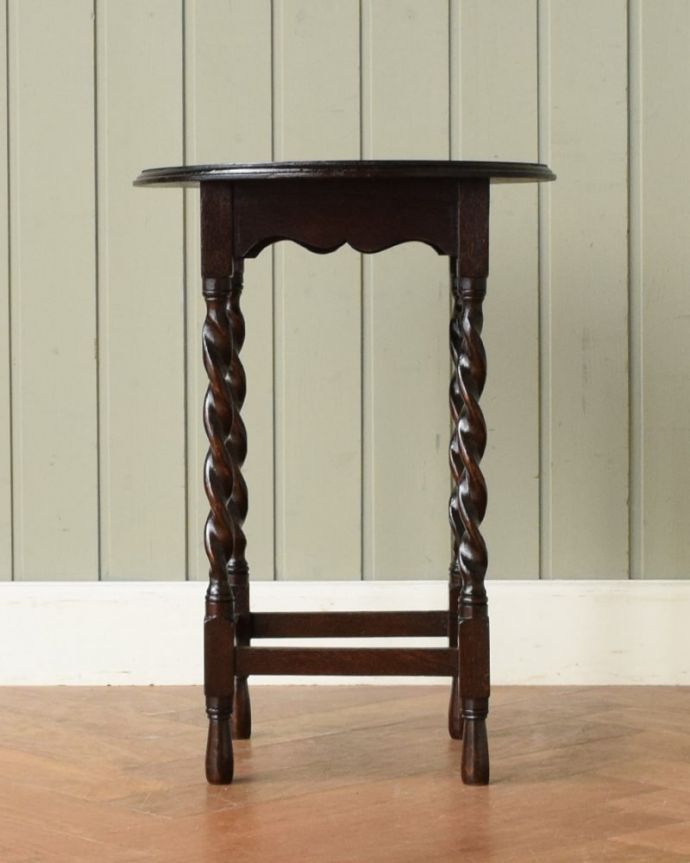 アンティークのテーブル　アンティーク家具　オケージョナルテーブル　クルッと回転。(q-2165-f)