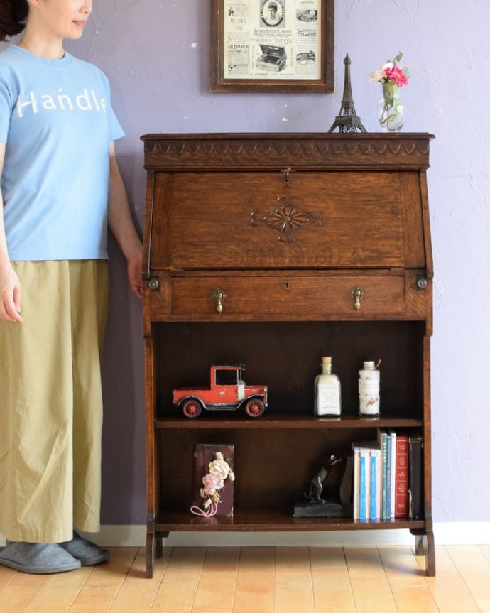 ビューロー　アンティーク家具　スチューデントビューロー　コンパクトで、どこでも置けちゃうビューロースチューデントビューローと呼ばれるコンパクトサイズのビューローは、もともと学生さん用に作られたもの。(q-2166-f)