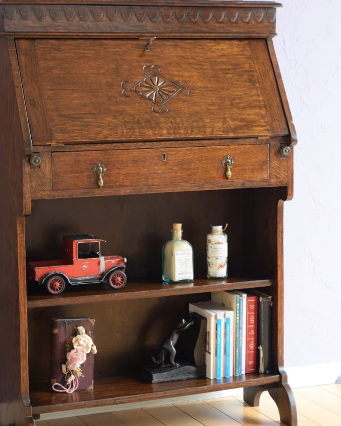 ビューロー　アンティーク家具　スチューデントビューロー　普段は本棚として使えるオープンキャビネットビューローの下の部分は本棚として作られたオープン棚。(q-2166-f)