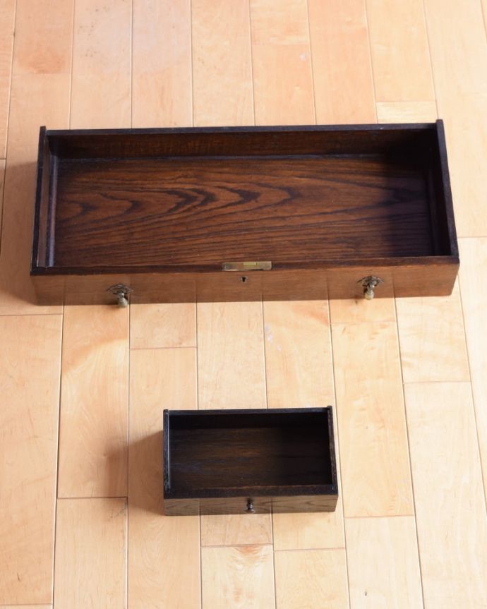 ビューロー　アンティーク家具　スチューデントビューロー　何でも収納できる引き出しもちろん、引き出しの中もキレイに修復しました。(q-2166-f)