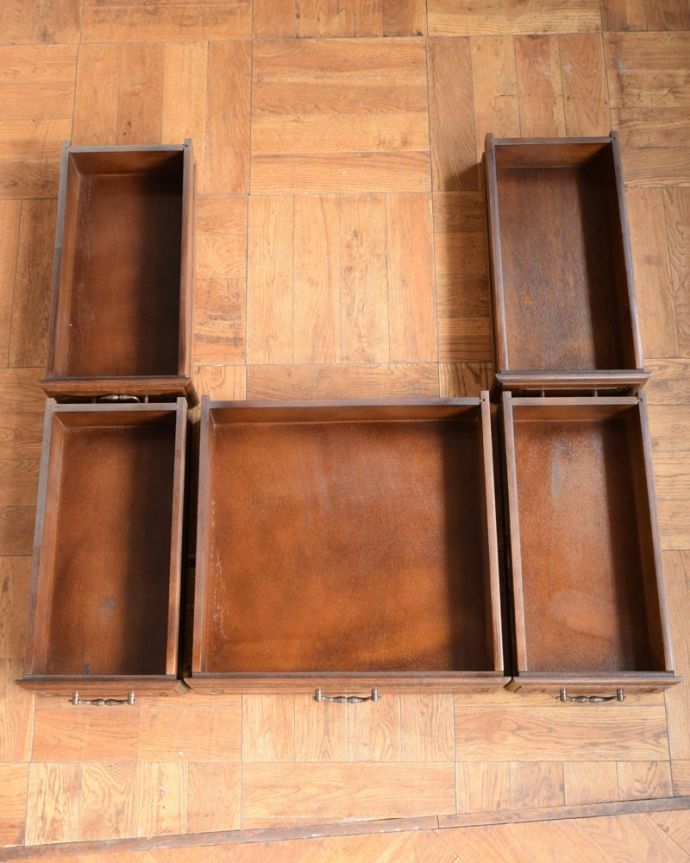 アンティークのデスク・書斎机　アンティーク家具　(フレンチ)ライティングデスク　引き出しの中もキレイに修復しました！もちろん引き出しの中も職人がキレイにお直しました。(q-2168-f)