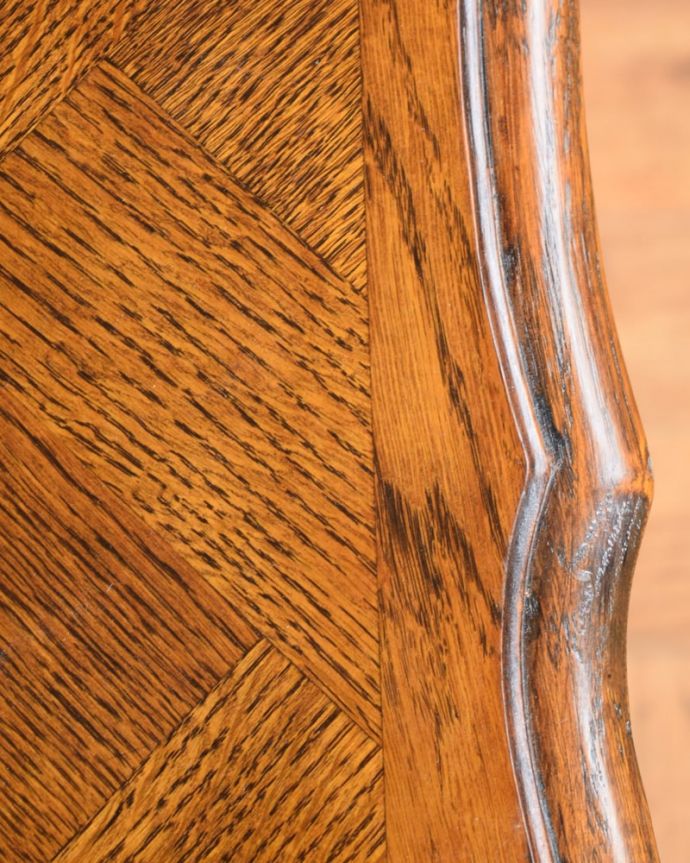 アンティークのデスク・書斎机　アンティーク家具　(フレンチ)ライティングデスク　デスク部分を近くで見てみるとこんな感じでキレイにお直ししてあります。(q-2168-f)