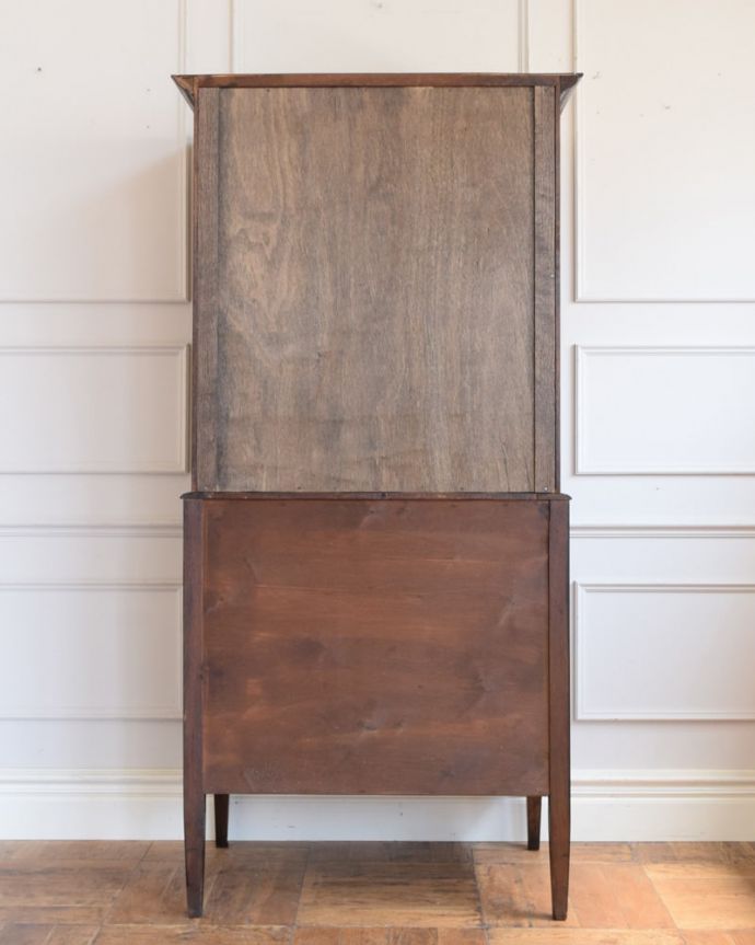 アンティークのチェスト　アンティーク家具　カップボードチェスト　後ろ姿にも自信がありますアンティークは新品ではないので経年変化によるキズはありますが、専門の職人が修復したので後ろ姿までキレイです。(q-2169-f)