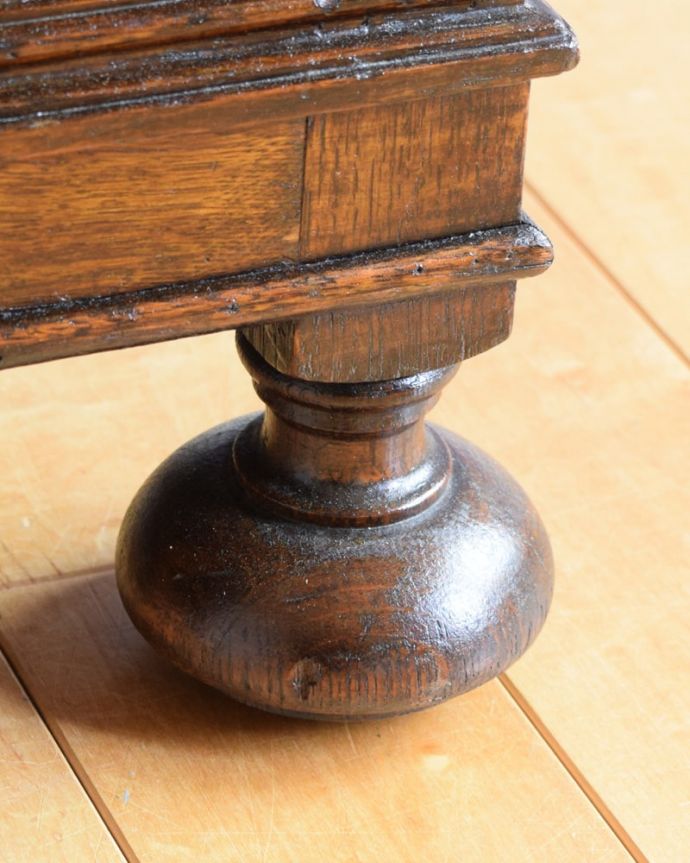 アンティークのチェスト　アンティーク家具　英国のアンティーク家具、扉と引き出しが付いたキャビネットチェスト。女性１人でラクラク運べちゃうんですHandleのアンティークは、脚の裏にフェルトキーパーをお付けしています。(q-2171-f)