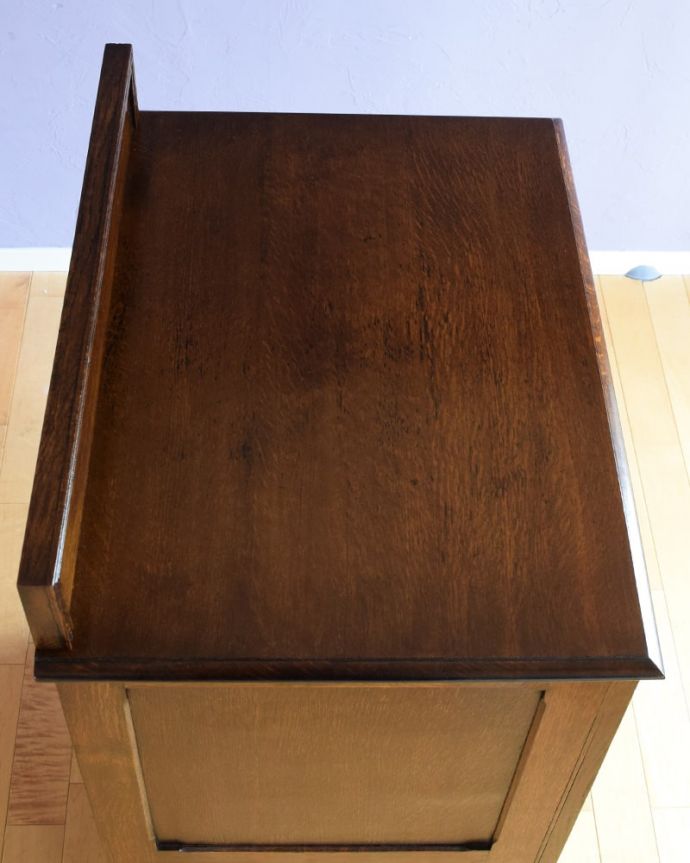 アンティークのチェスト　アンティーク家具　英国のアンティーク家具、扉と引き出しが付いたキャビネットチェスト。天板にモノを置いても使えます。(q-2171-f)