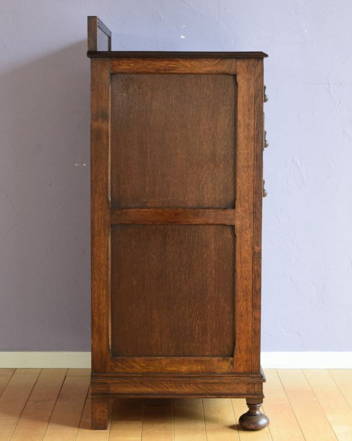 アンティークのチェスト　アンティーク家具　英国のアンティーク家具、扉と引き出しが付いたキャビネットチェスト。横から見てもステキなんです。(q-2171-f)