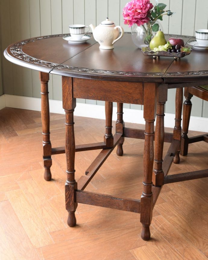 アンティークのテーブル アンティーク家具 ゲートレッグテーブル 自慢はやっぱりゲート(門)のような脚まるでゲート(門)が開くような脚の形から名前が付けられたゲートレッグテーブル。(q-2173-f)