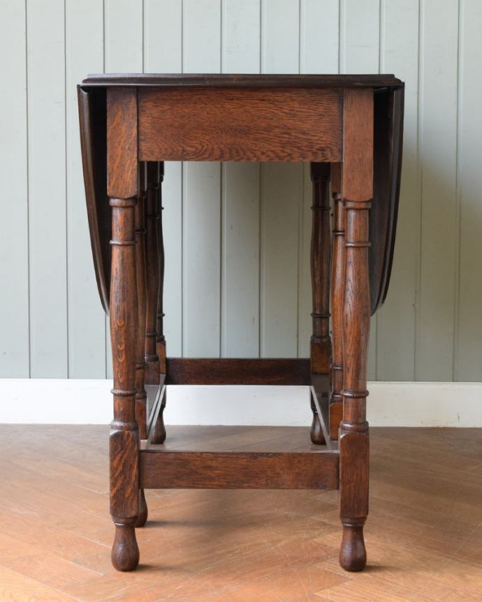 アンティークのテーブル アンティーク家具 ゲートレッグテーブル 意外にコンパクト昔、使わないとき壁にピタッと付けて収納出来るように作られたテーブル。(q-2173-f)