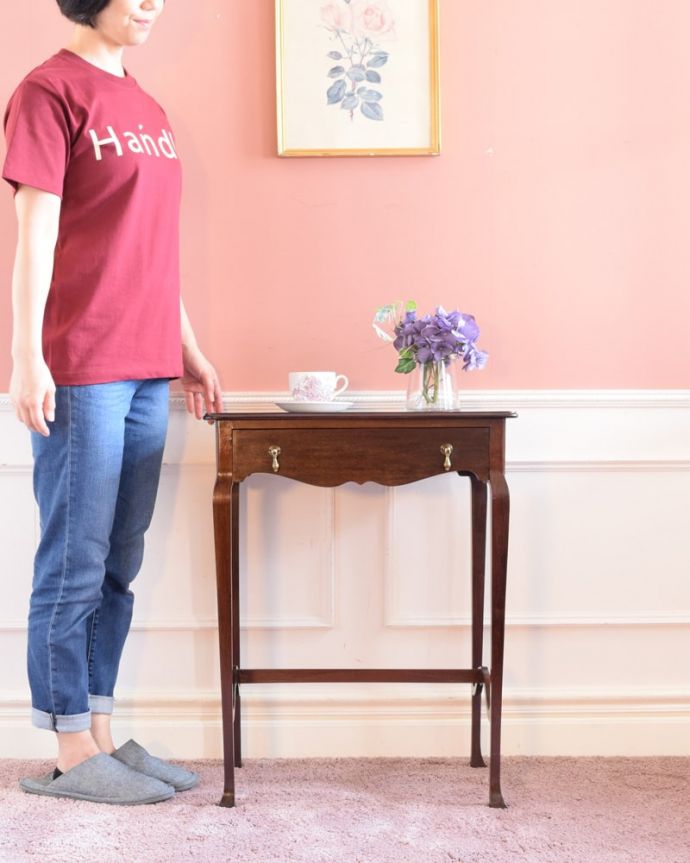 アンティークのコンソールテーブル