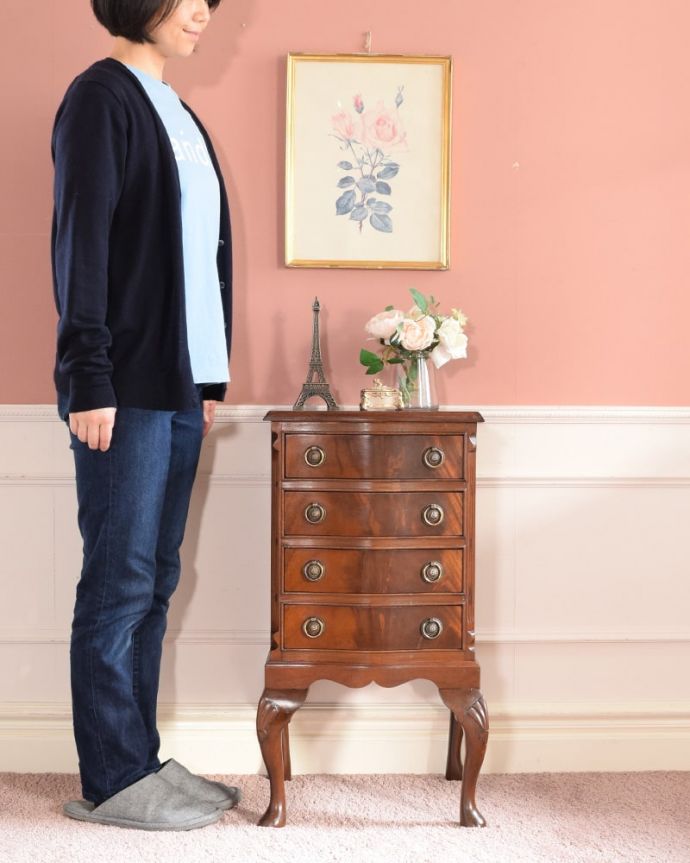 アンティークのチェスト　アンティーク家具　ベッドサイドチェスト。小さくても一人前。(q-2177-f)