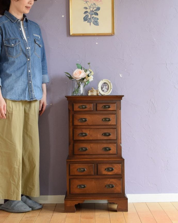 アンティークのチェスト　アンティーク家具　ベッドサイドチェスト。小さくても一人前。(q-2178-f)