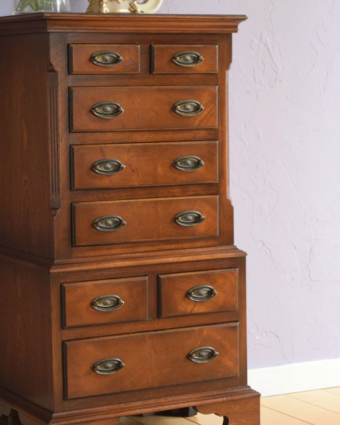 アンティークのチェスト　アンティーク家具　ベッドサイドチェスト。木目で勝負！アンティークだから手に入る素材のよさシンプルなデザインなのに惹きつけられちゃう一番の魅力は、やはり使われている素材。(q-2178-f)