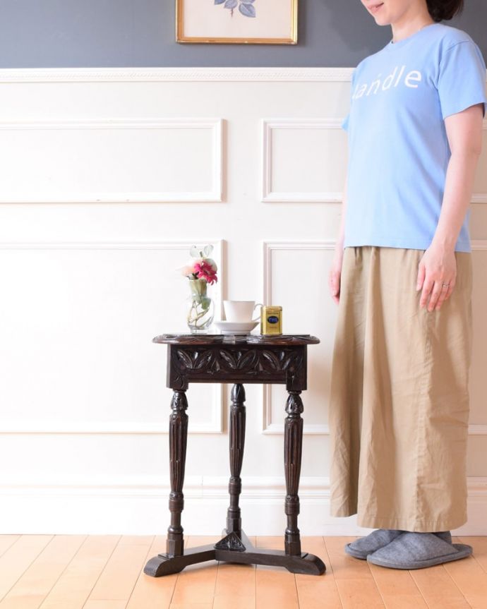 アンティークのテーブル　アンティーク家具　サイドテーブル　便利に使えるコンパクトサイズのテーブル「オケージョナル」とは「便利に使える」と言う意味。(q-2180-f)