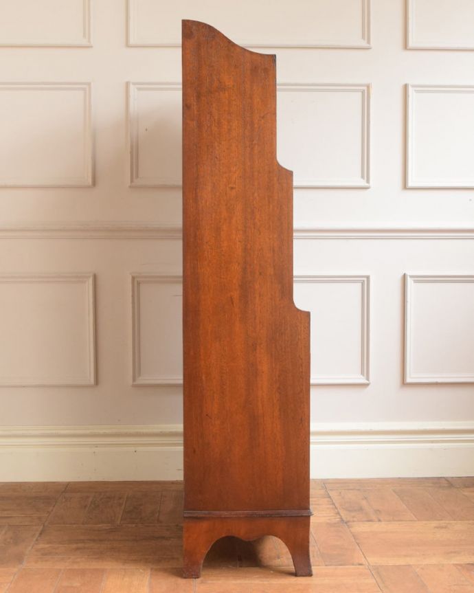 アンティークのキャビネット アンティーク家具 ブックシェルフ 横から見ても素敵なんですもちろん、横から見てもキレイ。(q-2181-f)