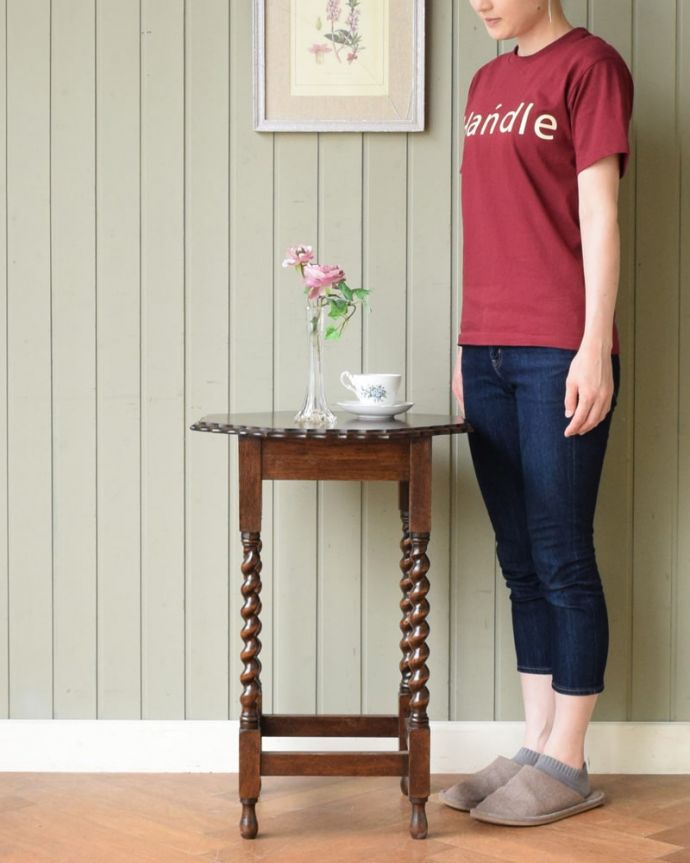 アンティークのオケージョナルテーブル