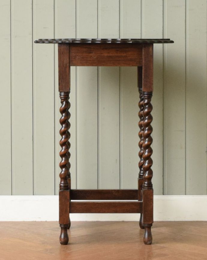 どこから見てもキレイなサイドテーブル