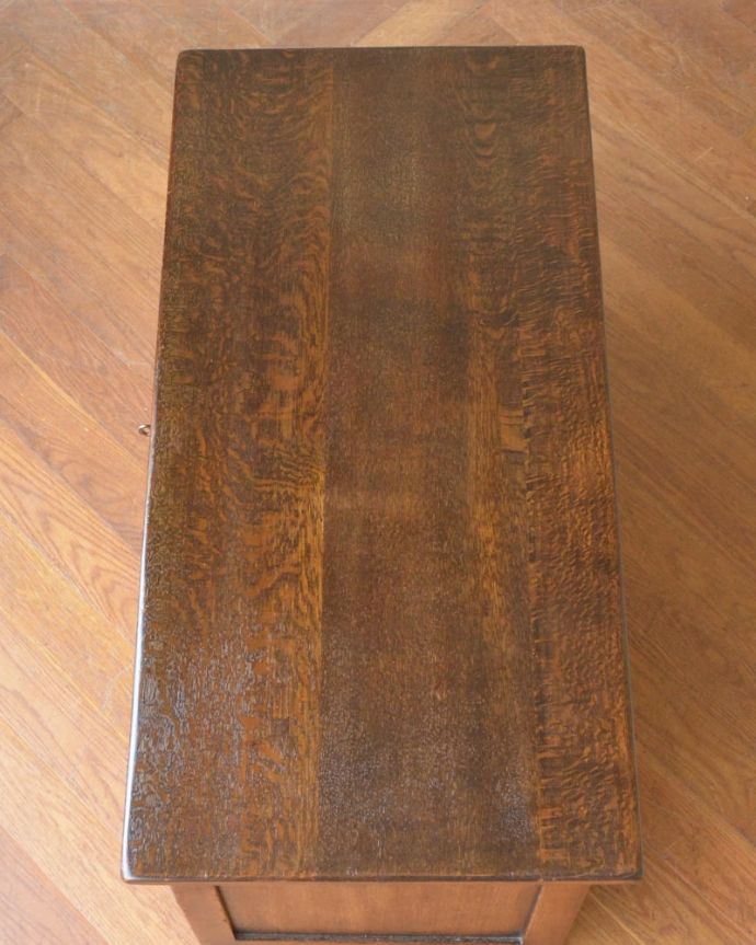 ブランケットボックス・収納ボックス　アンティーク家具　ブランケットボックス　天板もピカピカに仕上げました一番目立つ場所だから、修復の時、天板もキレイに仕上げました。(q-2183-f)