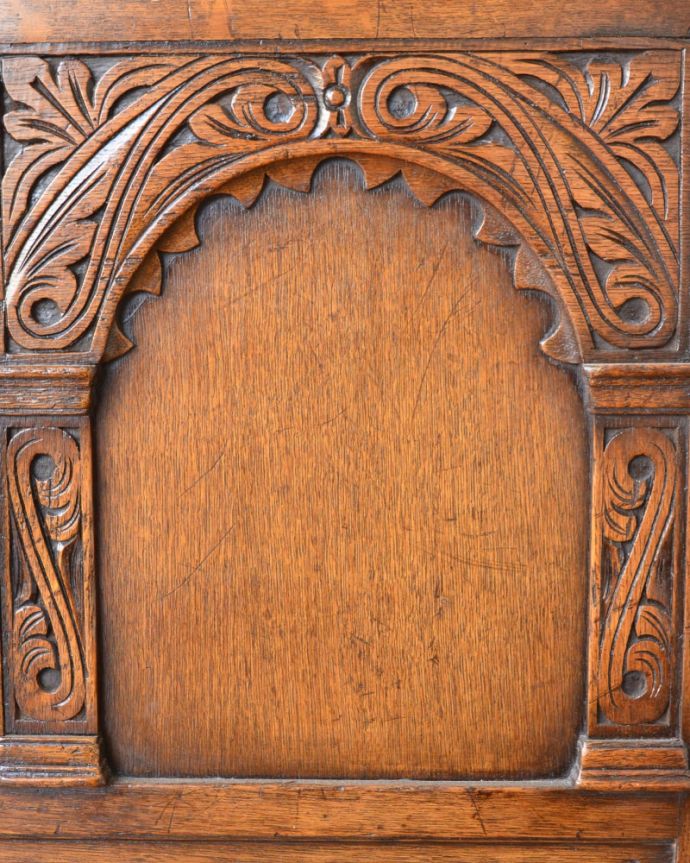 ブランケットボックス・収納ボックス　アンティーク家具　ブランケットボックス　繊細で美しい彫刻まだ機械がそんなに発達していない時代に、どうやって彫ったんでしょう･･･見事です。(q-2183-f)