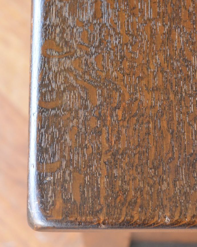 ブランケットボックス・収納ボックス　アンティーク家具　ブランケットボックス　近くで見ると･･･テーブル代わりにも使えるコファ。(q-2183-f)