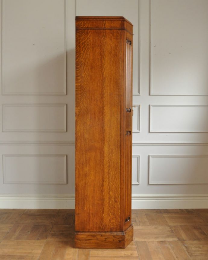 ワードローブの側面