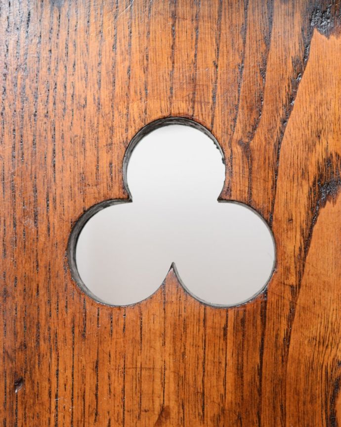 アンティークのテーブル　アンティーク家具　コーヒーテーブル　うっとりする美しさアンティークだから手に入る美しい彫。(q-2188-f)