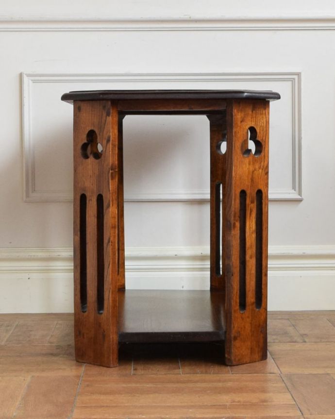 アンティークのテーブル　アンティーク家具　コーヒーテーブル　横から見た姿もステキ横から見るとこんな感じです。(q-2188-f)