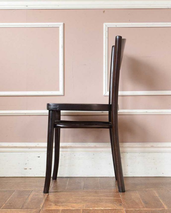 ベントウッドチェアの側面