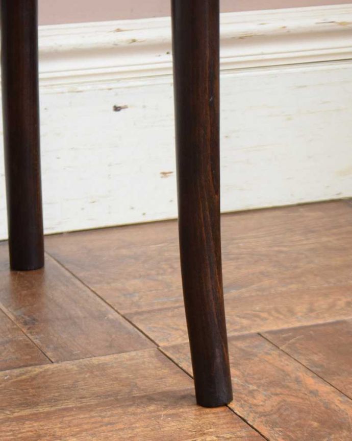 ベントウッドチェアの脚