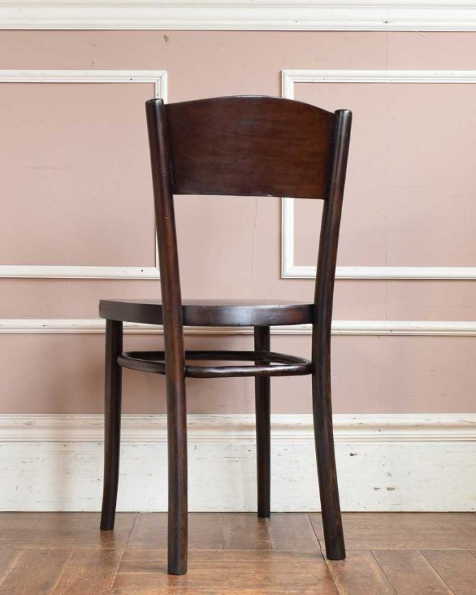 おしゃれな椅子、ベントウッドチェアの後ろ姿