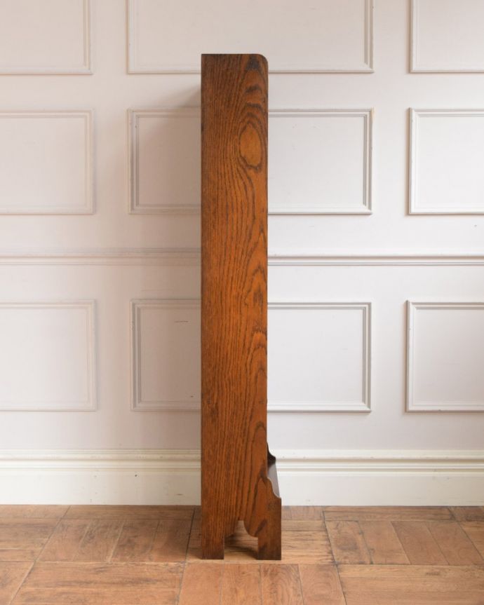 アンティークのキャビネット アンティーク家具 ブックシェルフ。横から見てもステキしっかり修復したので、横顔だって美しいんです。(q-2192-f)