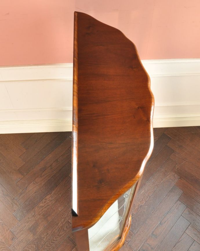 アンティークキャビネットの天板