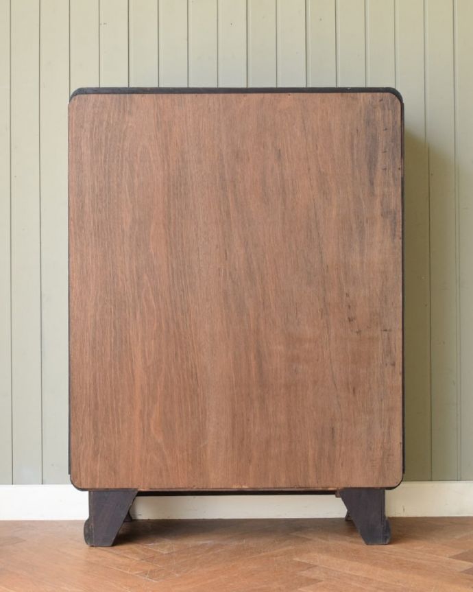 アンティークのキャビネット　アンティーク家具　キャビネット　実は後ろから見てもキレイなんです。(q-2194-f)