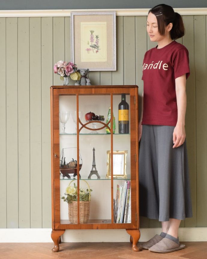 英国アンティークのガラスキャビネット