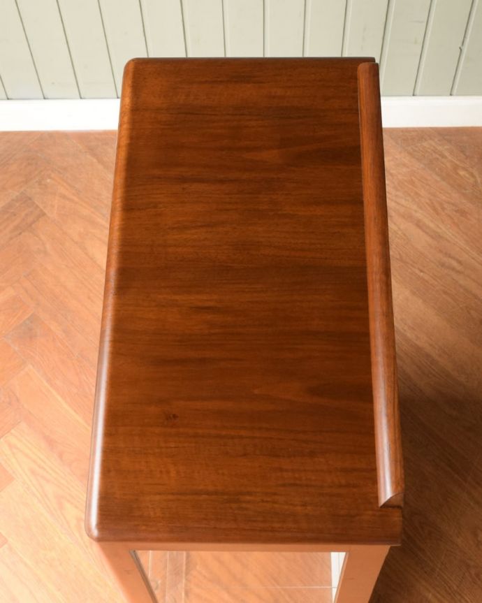 アンティークキャビネットの天板