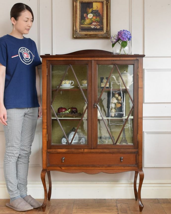 アンティークのキャビネット　アンティーク家具　キャビネット　お気に入りの本や雑貨や本を並べてみましょう。(q-2196-f)